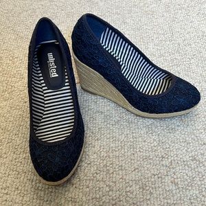 Barely worn cute blue wedge